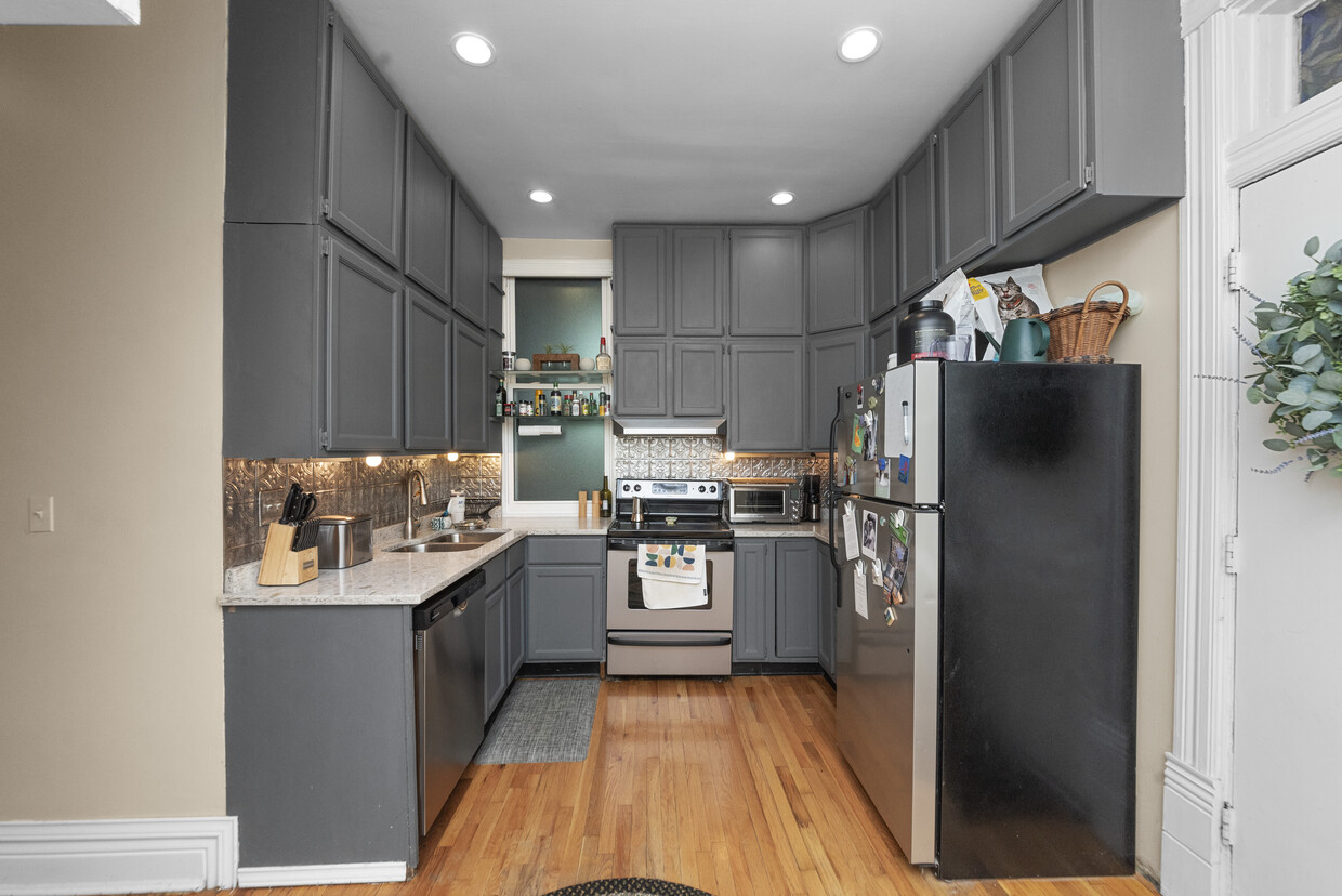 Foto principal - 2050 N Bissell St