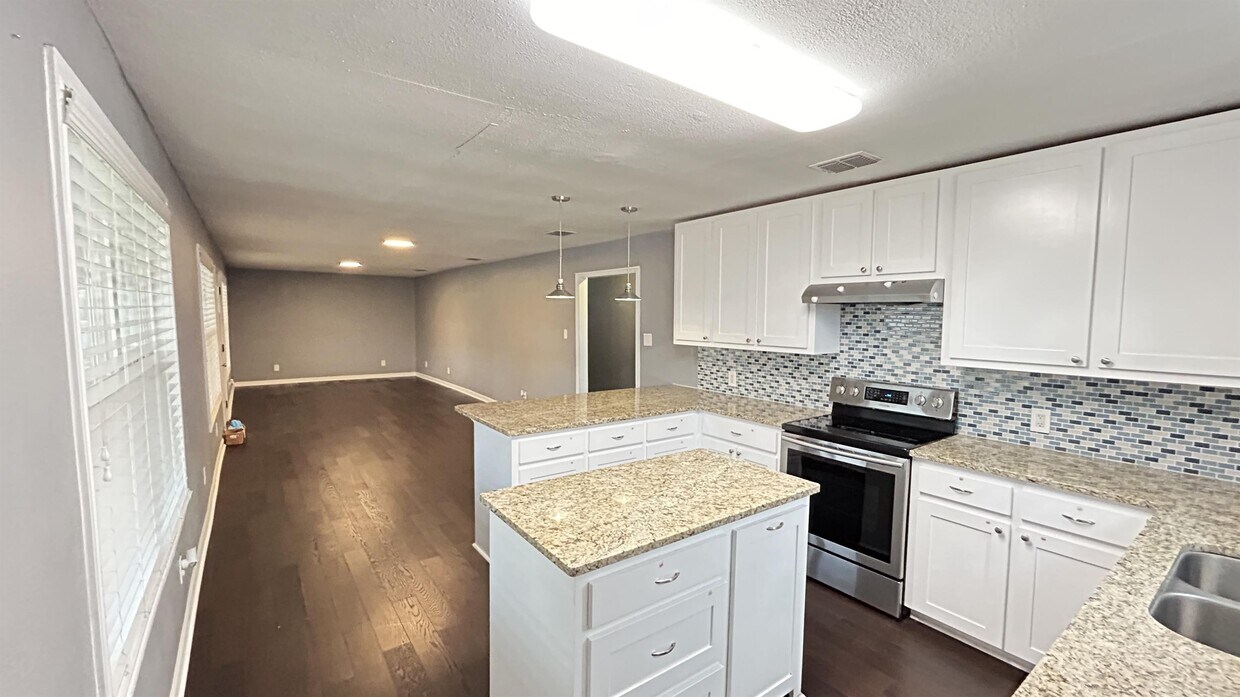 451 Geronimo Dr, Seguin, TX 78155 House Rental in Seguin, TX