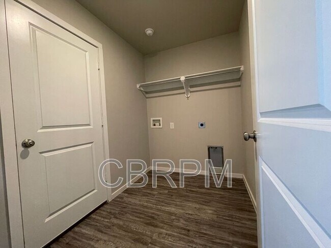 Building Photo - 2140 N Texas Ave