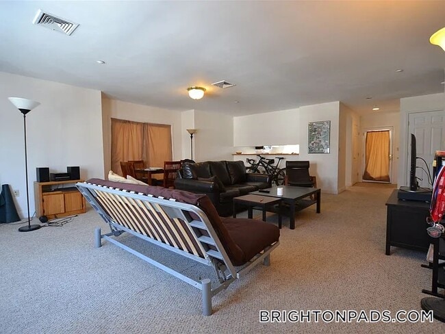 Foto del edificio - 8 Glencoe St