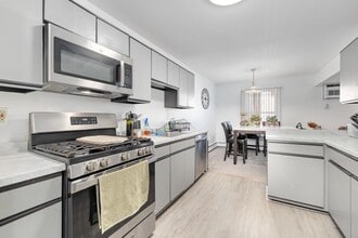 Building Photo - 5 Riverview Ct