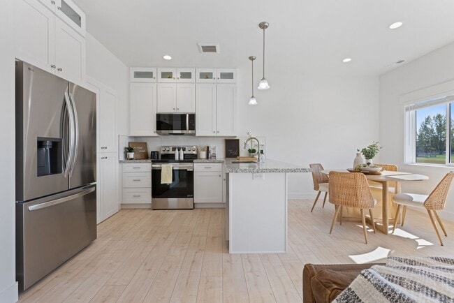 Building Photo - $500 off March rent. When you SIGN and MOVE IN, in March!!!! New St. Anthony Townhome with Unfini...