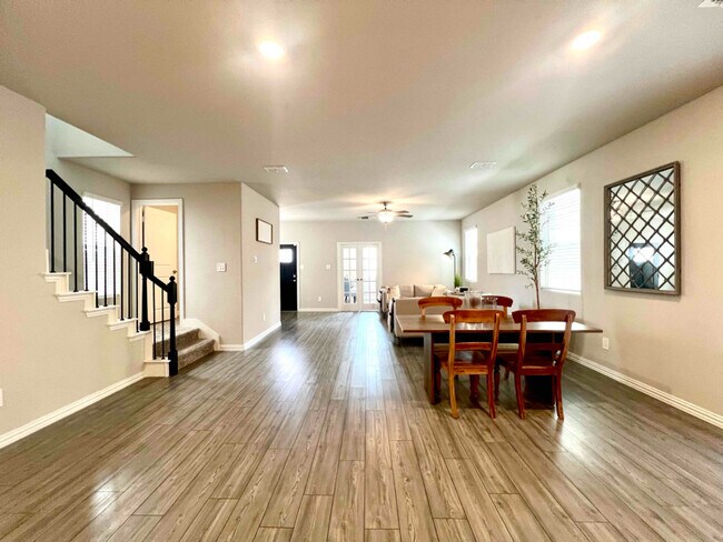 Foto del edificio - 2629 Gateway Ave