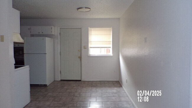 Building Photo - Great Condo located on the Westside of Lawton