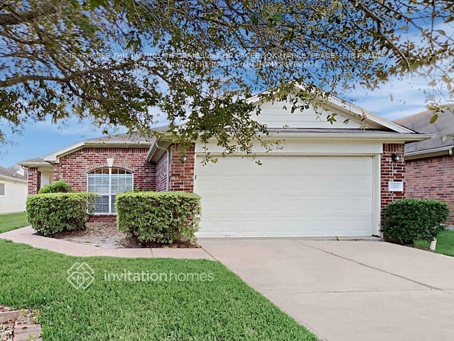 Building Photo - 2411 Cardinal Elm St