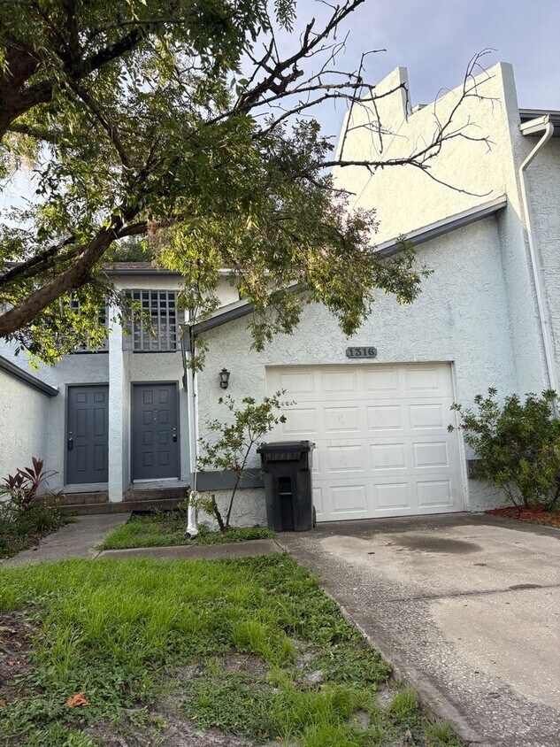 Foto principal - 2bed/ 1.5bath/ 1 car garage townhouse read...