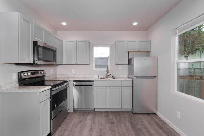 Building Photo - 1314 W Mallon Ave