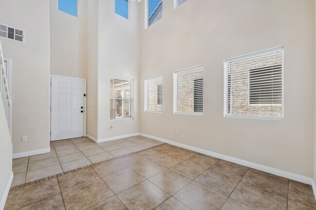 Building Photo - Modern Comfort in the Heart of Coronado Ranch!