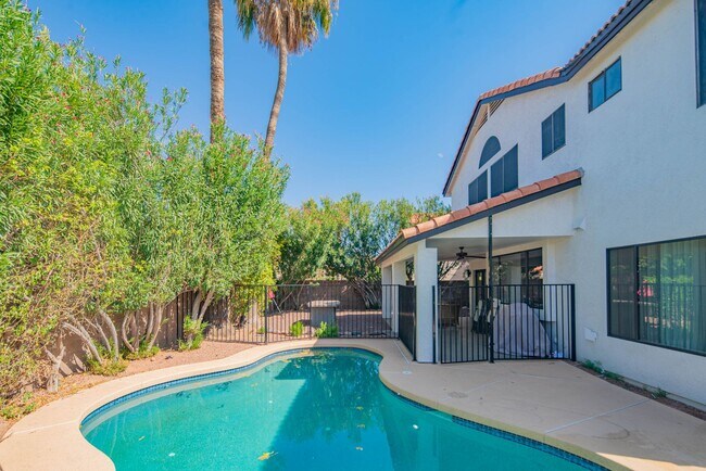 Building Photo - Welcome to this fully furnished short term...