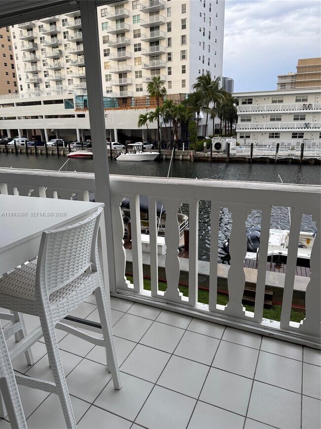 Foto del edificio - 440 Paradise Isle Blvd
