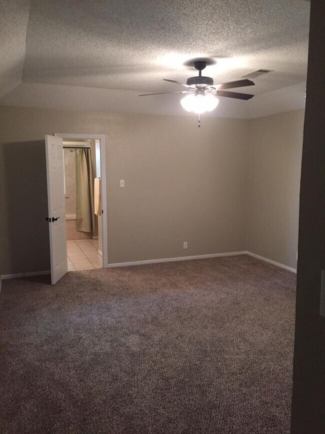 Foto del edificio - Updated Midway ISD Home