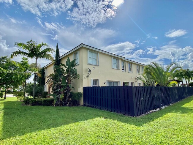 Foto del edificio - 990 NW 99th Ct