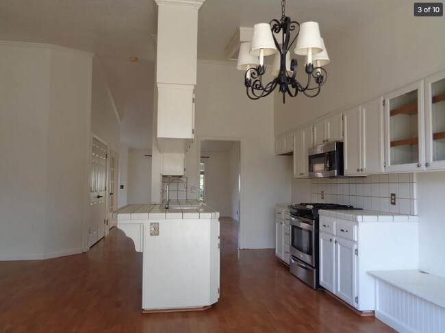 Foto del edificio - 898 Don Medico Dr