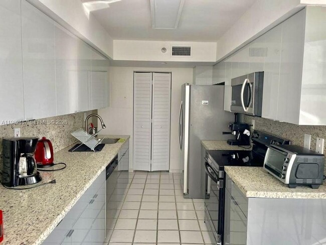 Photo - 3500 Mystic Pointe Dr House