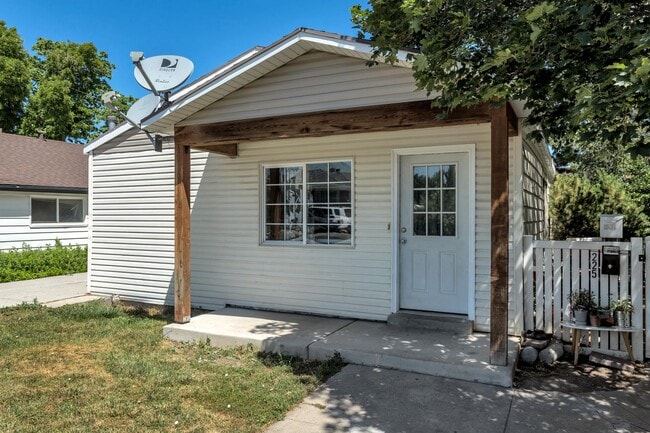Building Photo - GORGEOUS Duplex in South Salt Lake!!!