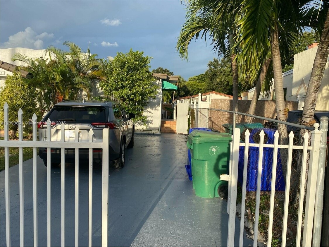 Foto principal - 1631 NW 29th Ave