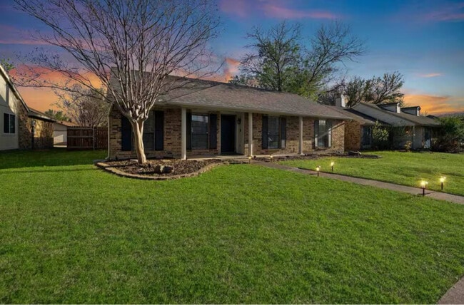 Building Photo - 1310 Thoreau Ln