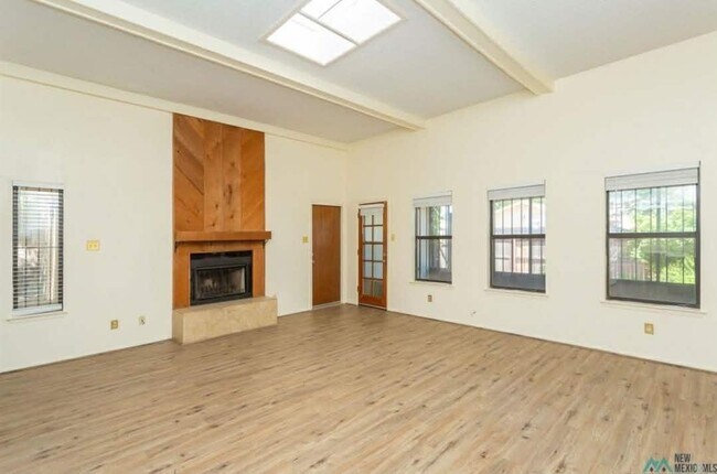 Foto del edificio - 1009 W Poe St