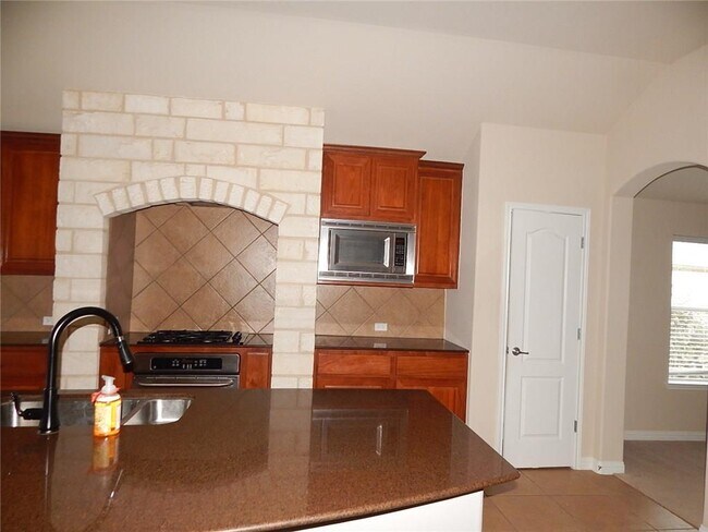Foto del edificio - 4300 Hidden Lake Crossing