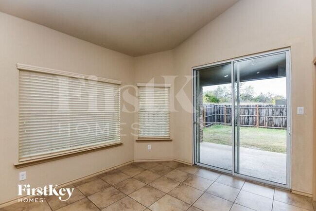 Building Photo - 1208 Vaughna Dr