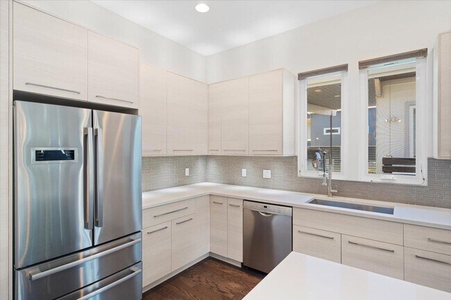 Foto del edificio - 2327 Lake Hall Rd