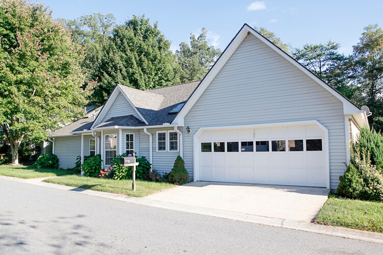Primary Photo - 107 Thistle Knoll Ct