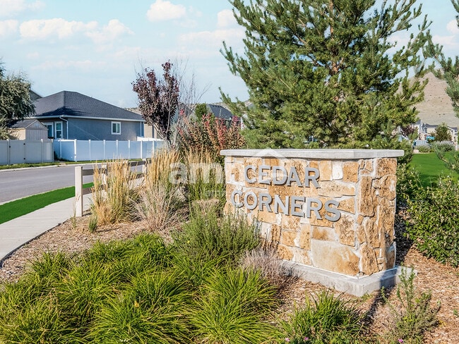 Building Photo - 2408 E Buckskin Way