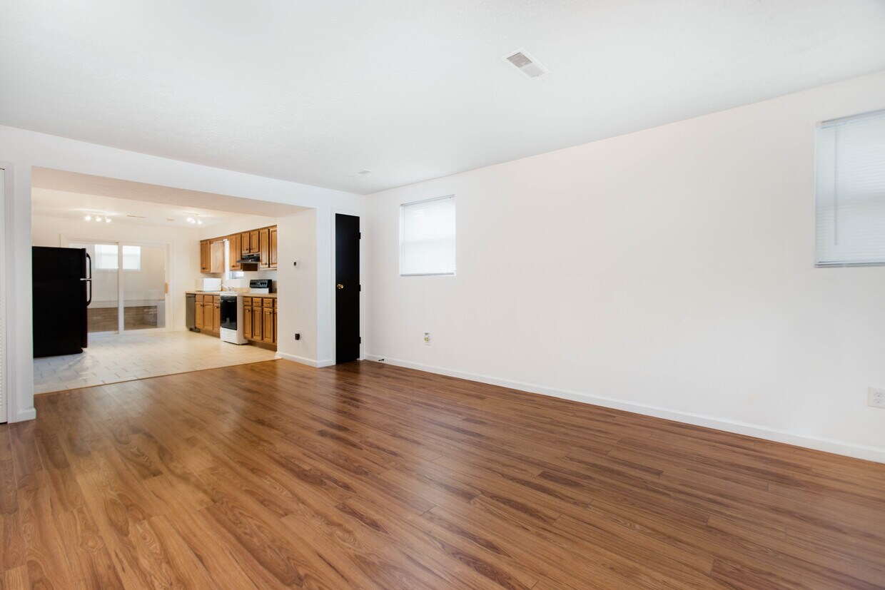 Open Living room - 934 N Highland Ave