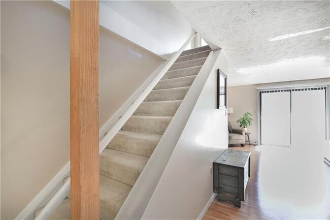 Foto del edificio - 411 Brookside Ct