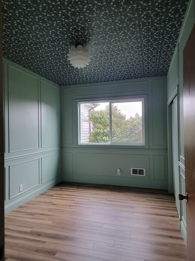 Building Photo - 4322 Park Ave. S