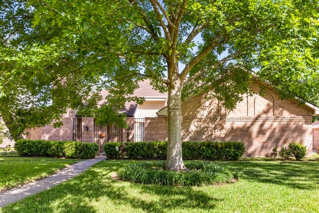 Building Photo - 14014 Briar Pl Dr