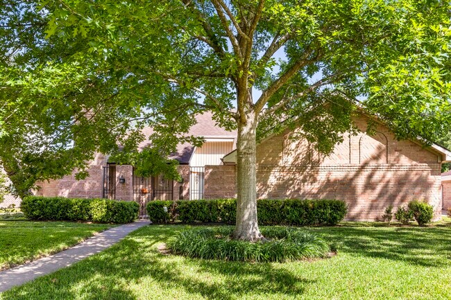 Foto del edificio - 14014 Briar Pl Dr