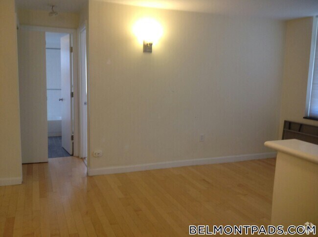 Building Photo - 125 Trapelo Rd