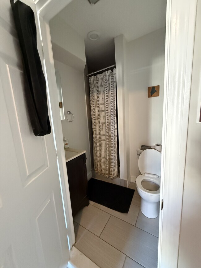 Building Photo - 220 Hanover St