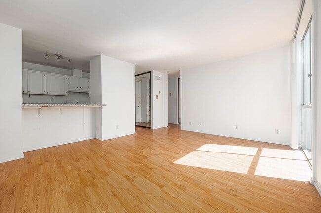 Foto del edificio - Pacific Isles - Point Loma Renovated Condo- Gated Community, Some Utilities Included, Parking, an...