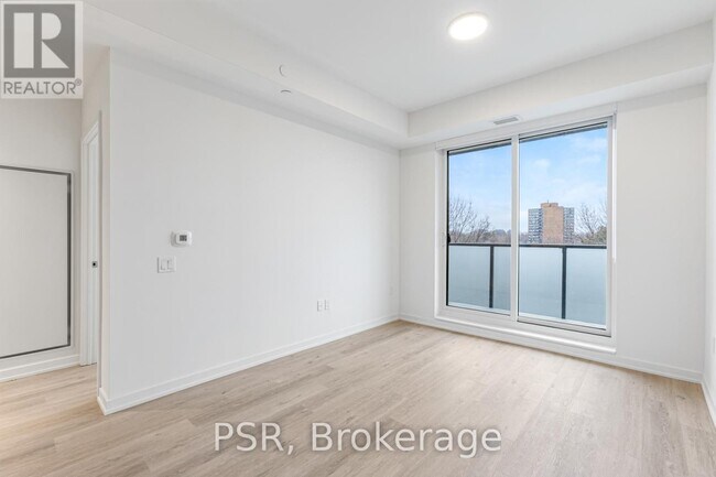 Photo du bâtiment - 4365 Bloor St W