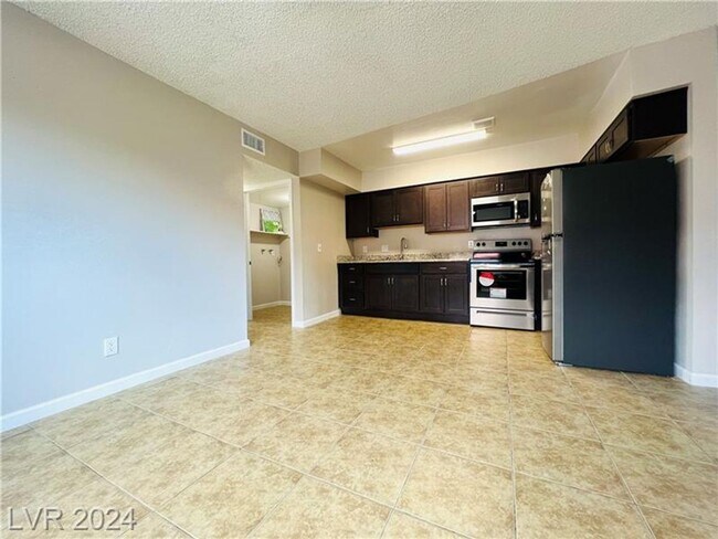 Building Photo - 2920 E Siki Ct