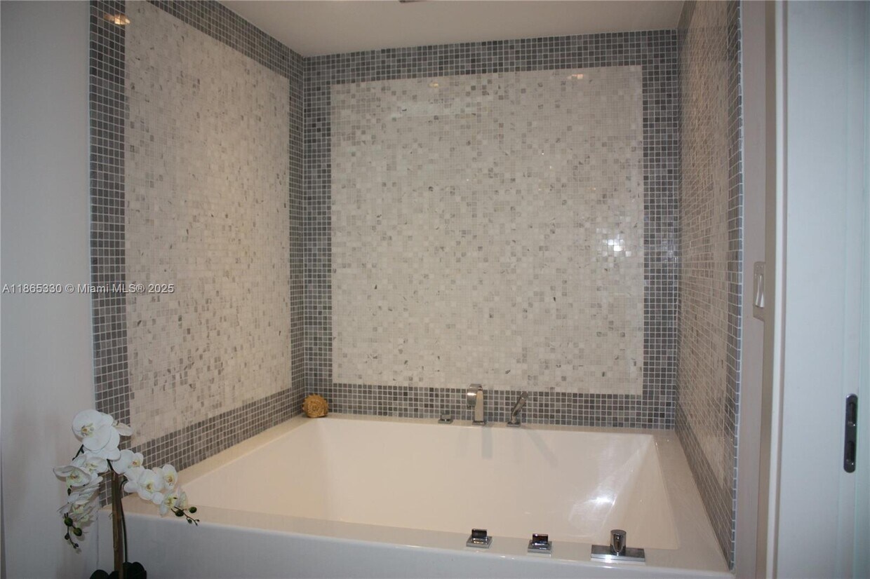 Foto principal - 200 Biscayne Blvd Way