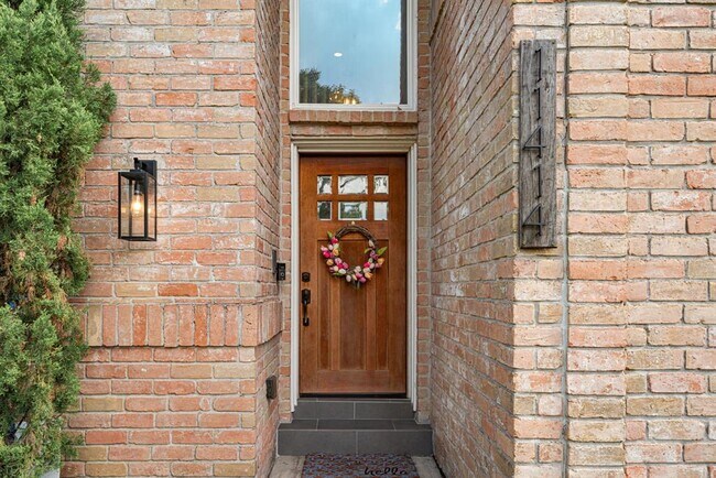 Building Photo - 11414 Del Monte Dr