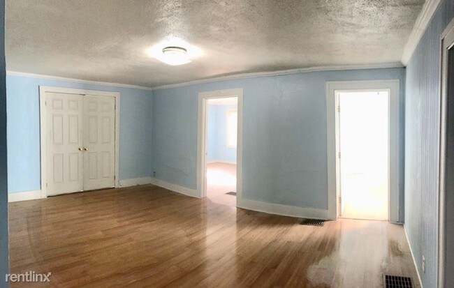 Building Photo - 4 br, 1 bath House - 239 Pearl Street