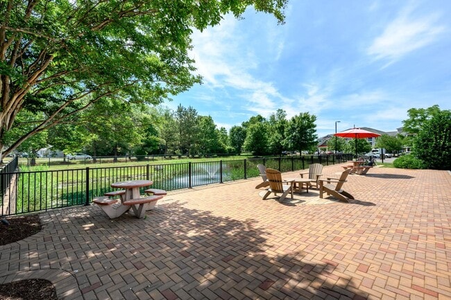 The Promenade Apartments - Outdoor Seating Areas in Park Like Setting - The Promenade