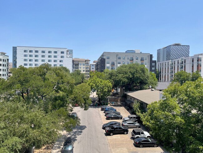 Foto del edificio - WEST CAMPUS PENTHOUSE  2/2 + Loft, 2 parking