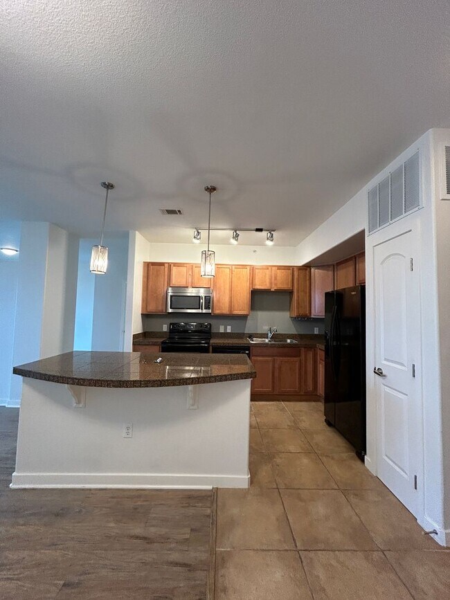 Building Photo - Beautiful One Bedroom Condo in Via Varra