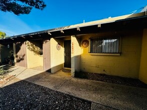 Building Photo - 2870 N Beverly Ave