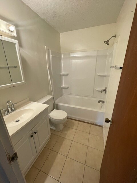Foto del edificio - 2 BED 1 BATH APARTMENT