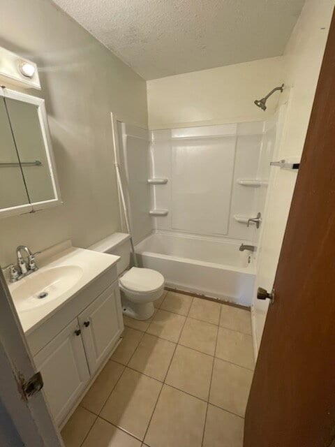 Building Photo - 2 BED 1 BATH APARTMENT