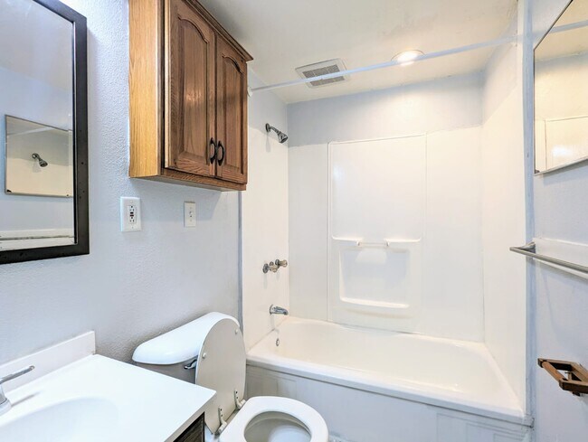 Foto del edificio - 5139 Carnegie St