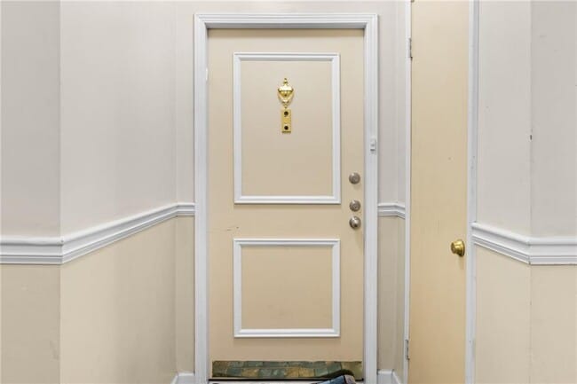 Building Photo - 6851 Roswell Rd