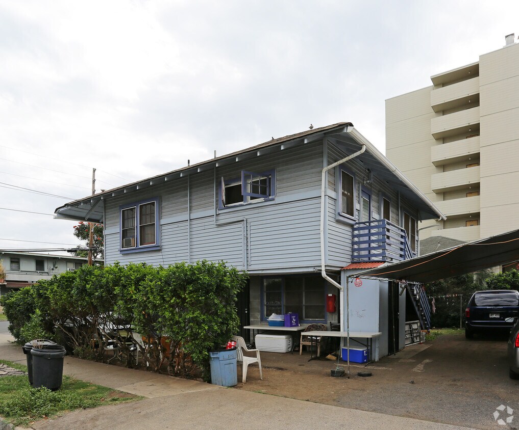 Exterior y estacionamiento - 2831 Winam Ave