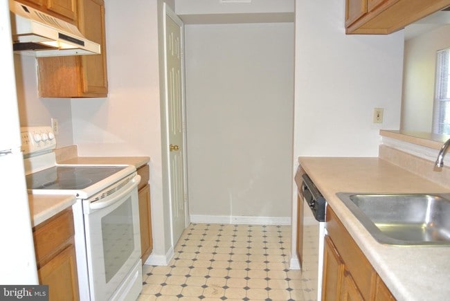 Building Photo - 2051 Alice Ave